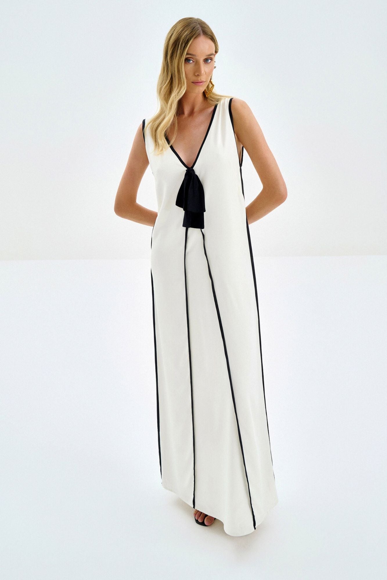 Vestido Largo con Escote V Elegante
