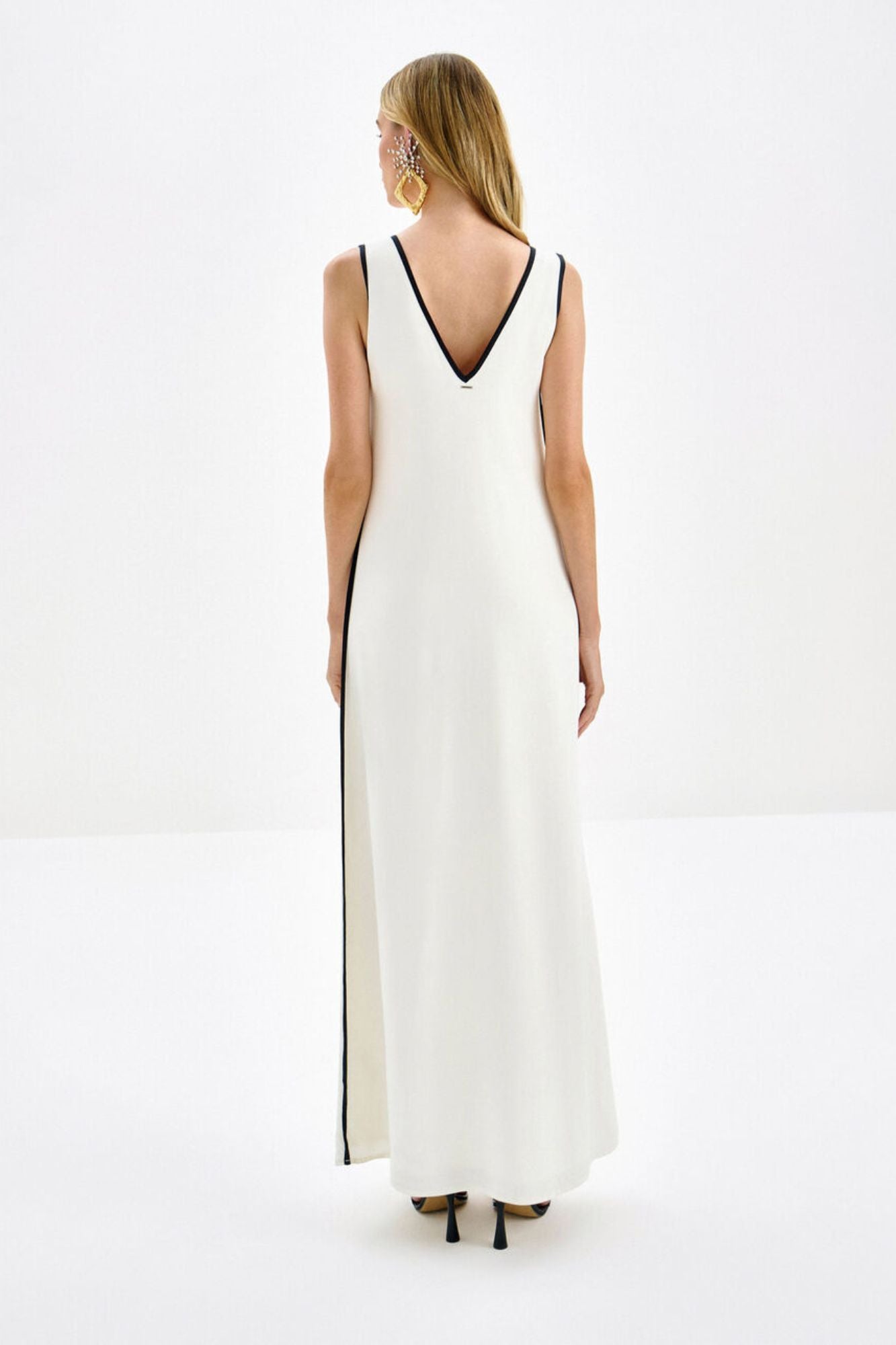 Vestido Largo con Escote V Elegante