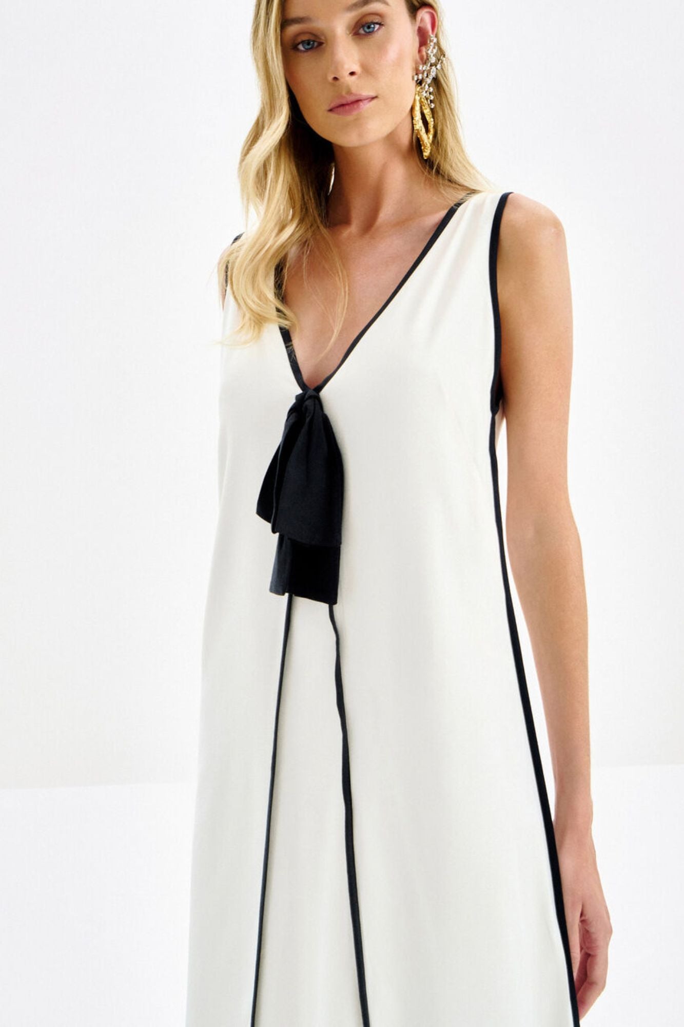 Vestido Largo con Escote V Elegante