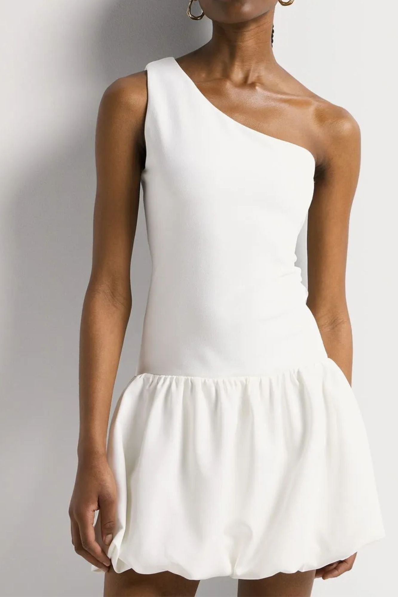Vestido Corto Asimétrico de Verano