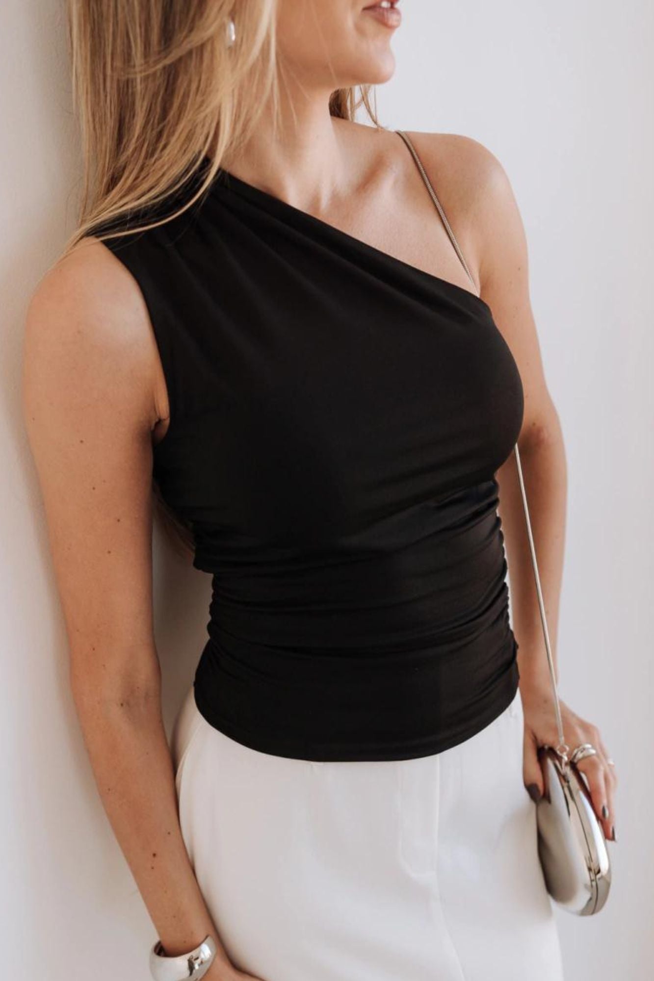 Blusa Asimétrica sin Tirantes