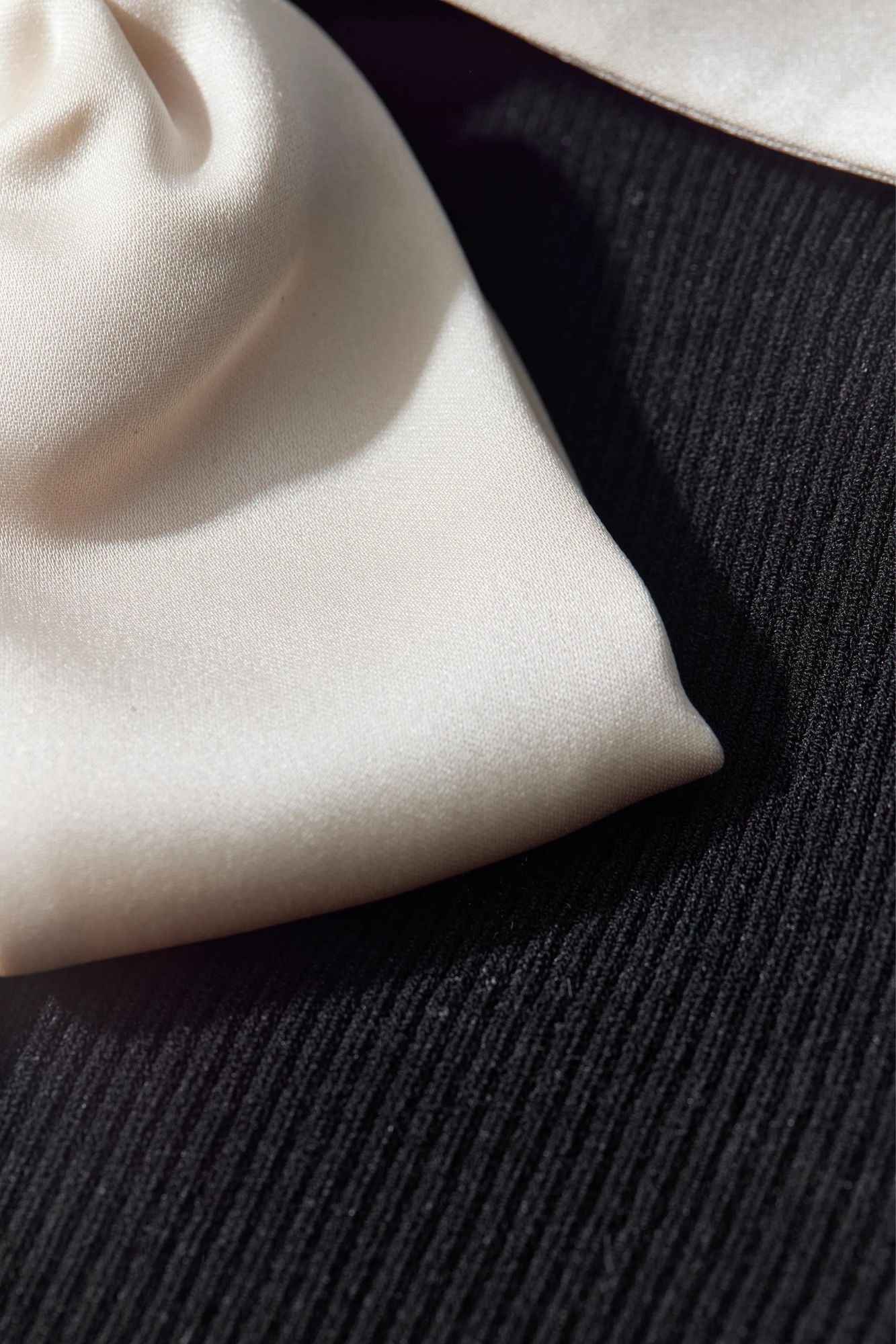 Blusa Satinada con Lazo