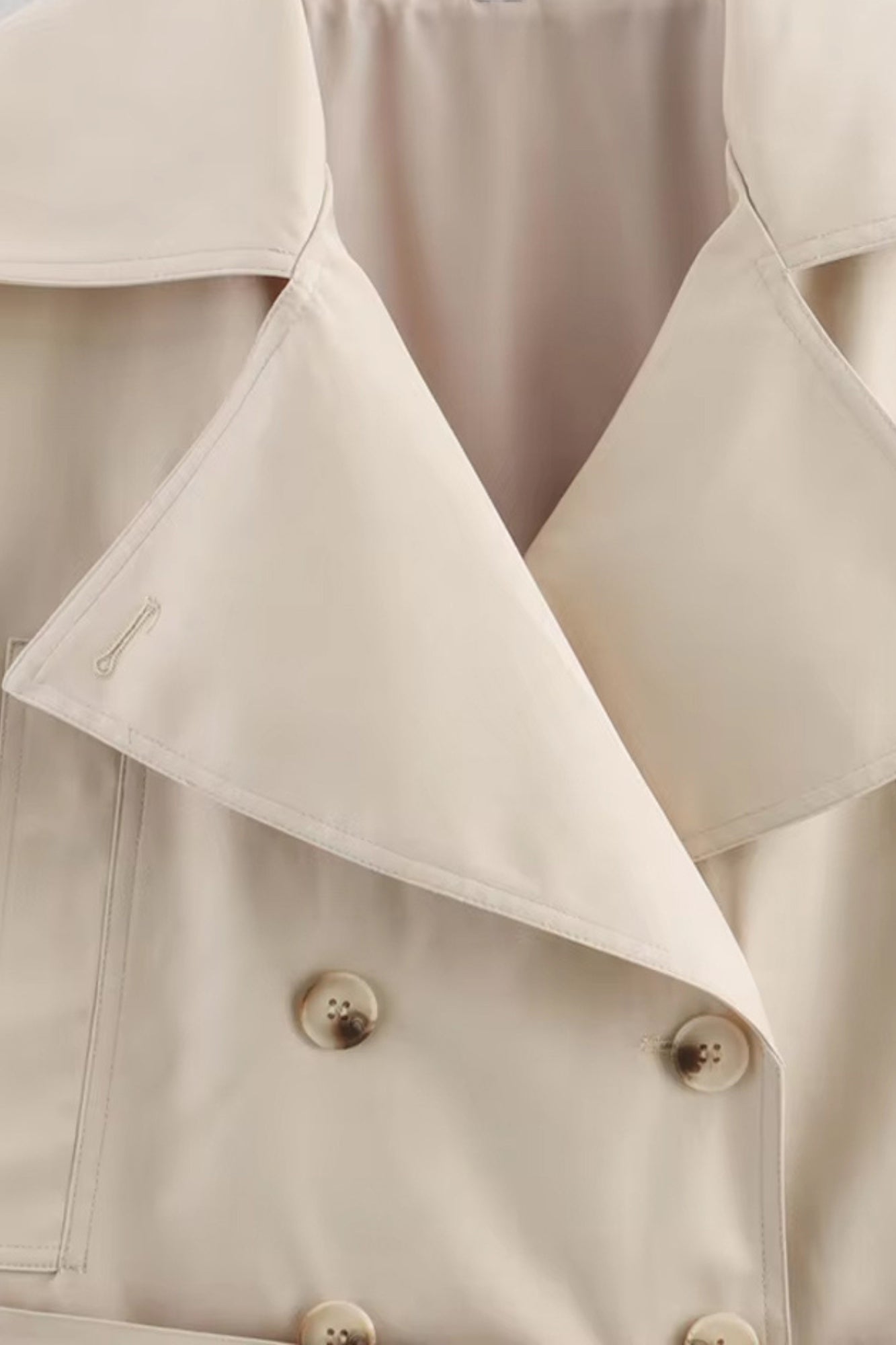 Gabardina Corta Elegante