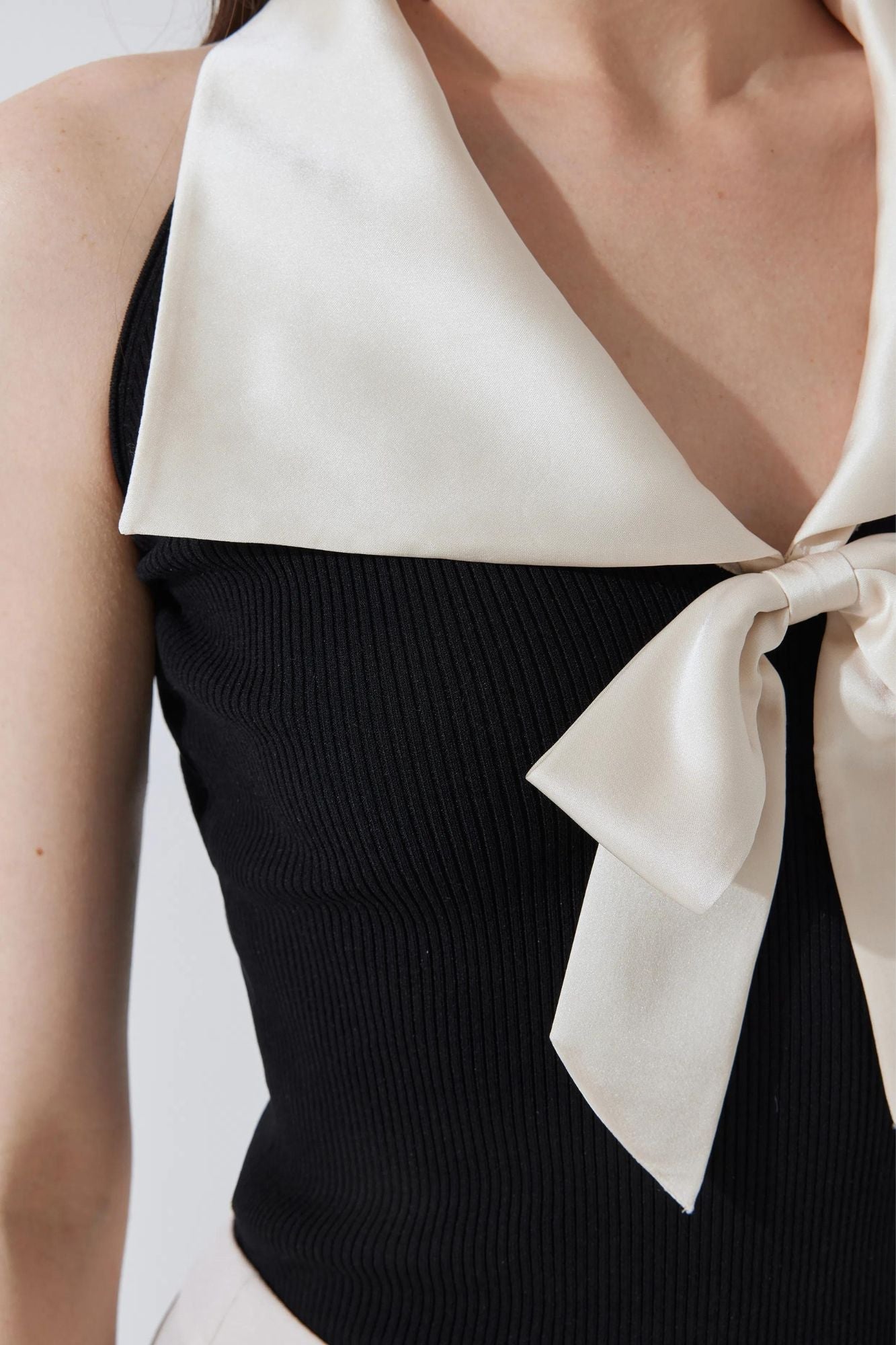 Blusa Satinada con Lazo