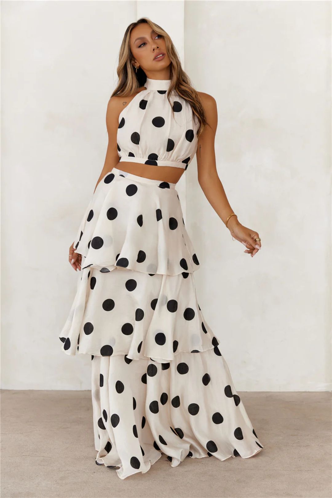 Conjunto de Falda Larga de Lunares