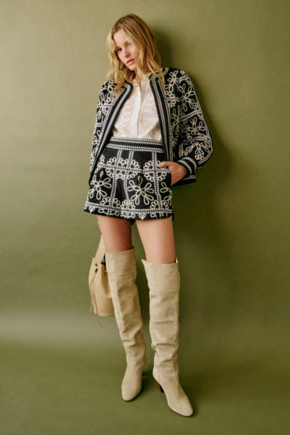 Conjunto Elegante con Bordados de Otoño