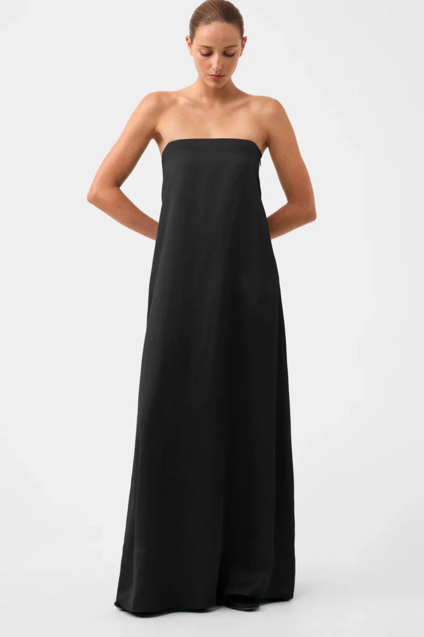 Vestido Largo Clásico Sin Mangas